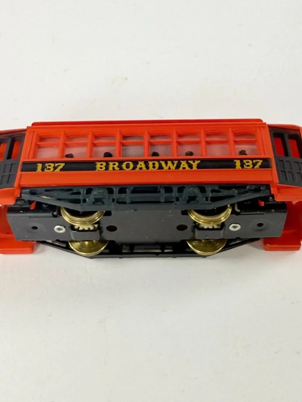 Vintage TYCO HO Scale 214G Broadway Trolley Car #137 Runs